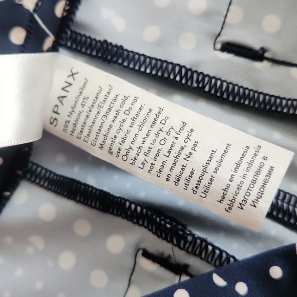 NWT SPANX SUNSHINE SHORTS 6" UPF 50+ NAVY/WHITE SIZE L - Picture 7 of 7